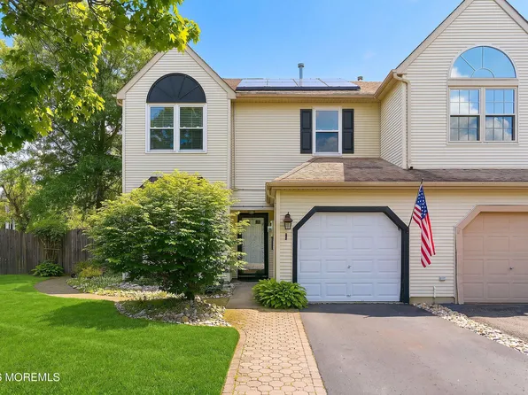 10 Ravenwood Court, Freehold, NJ 07728
