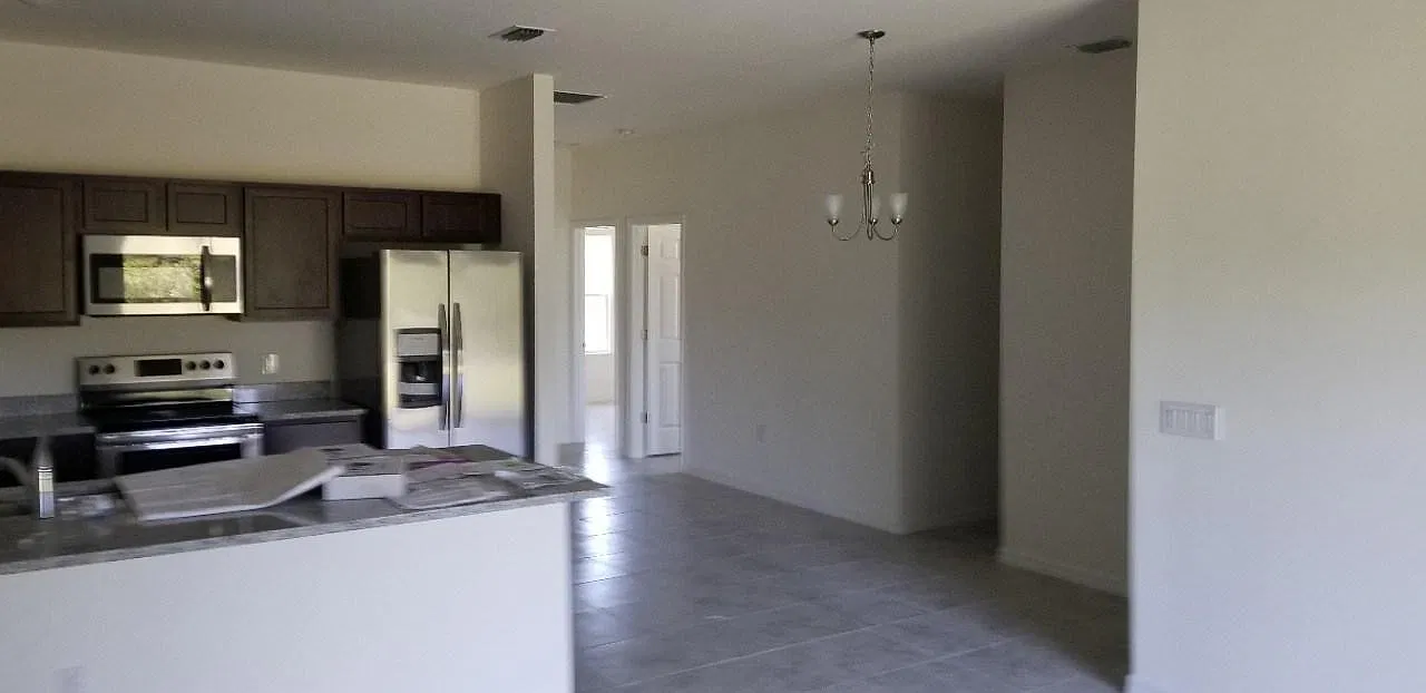 3 bed, 1300 sqft, $1,750 — Photo 3