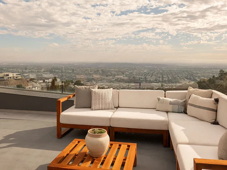 2158 Sunset Plaza Dr — Photo 16