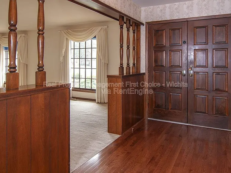 244 N Live Oak Ln — Photo 4