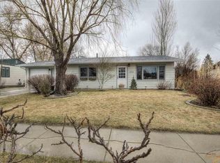 1210 Woodlawn Dr, Rapid City, SD 57701