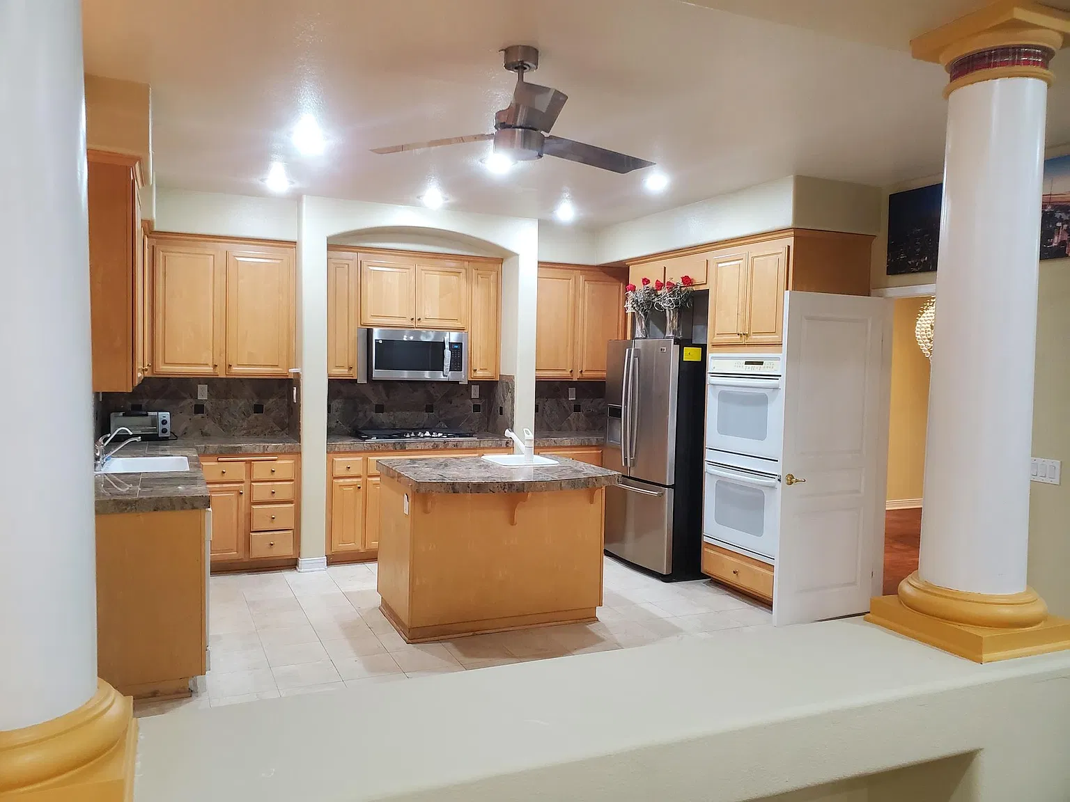 4 bed, 3405 sqft, $6,995 — Photo 3