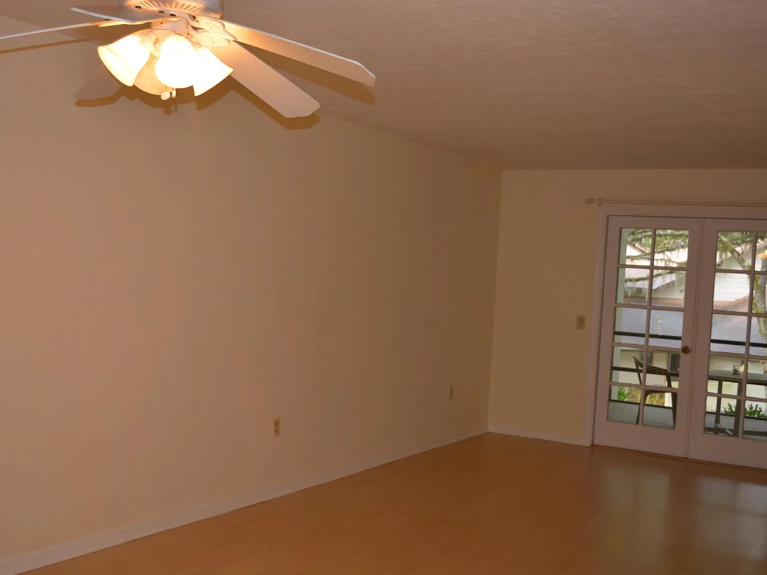 2 bed, 990 sqft, $1,500 — Photo 2