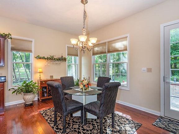 Cozy eat-in kitchen