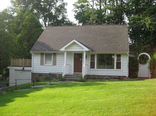 3 Tomahawk Dr, White Plains, NY 10603