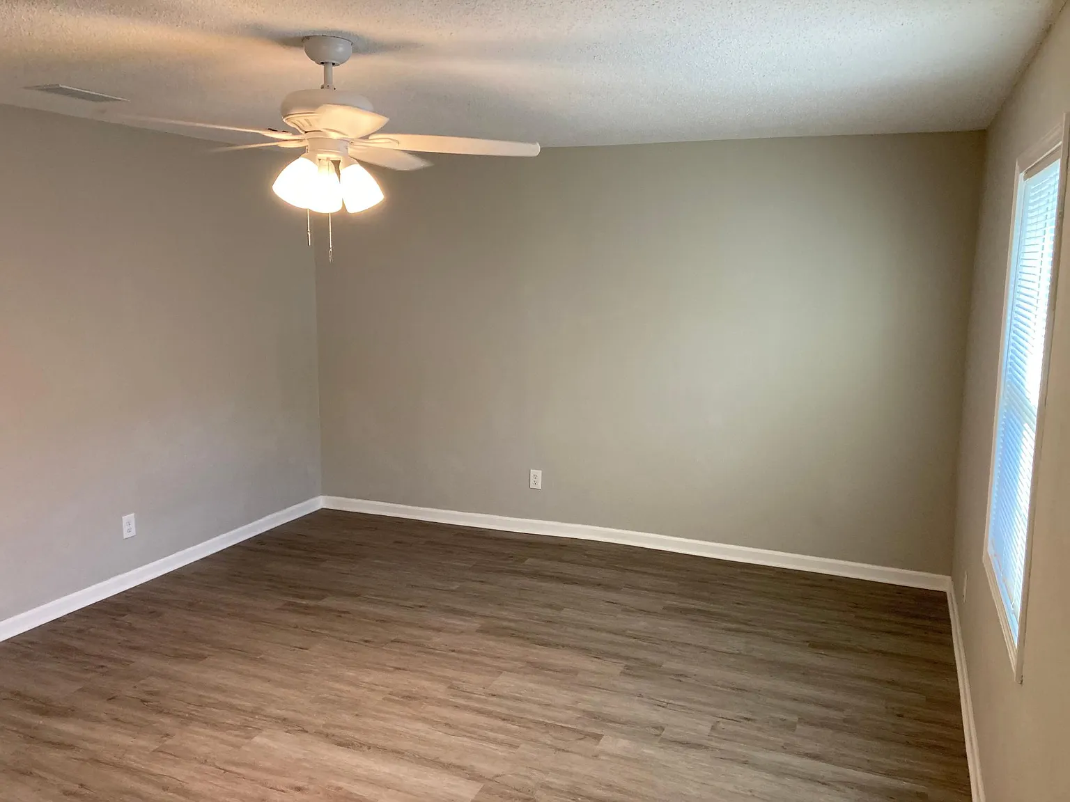 1 bed, 800 sqft, $950 — Photo 3