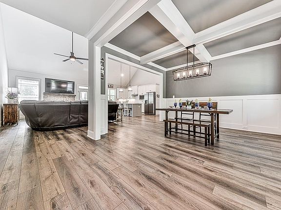 5th image of 17 Wendover Dr