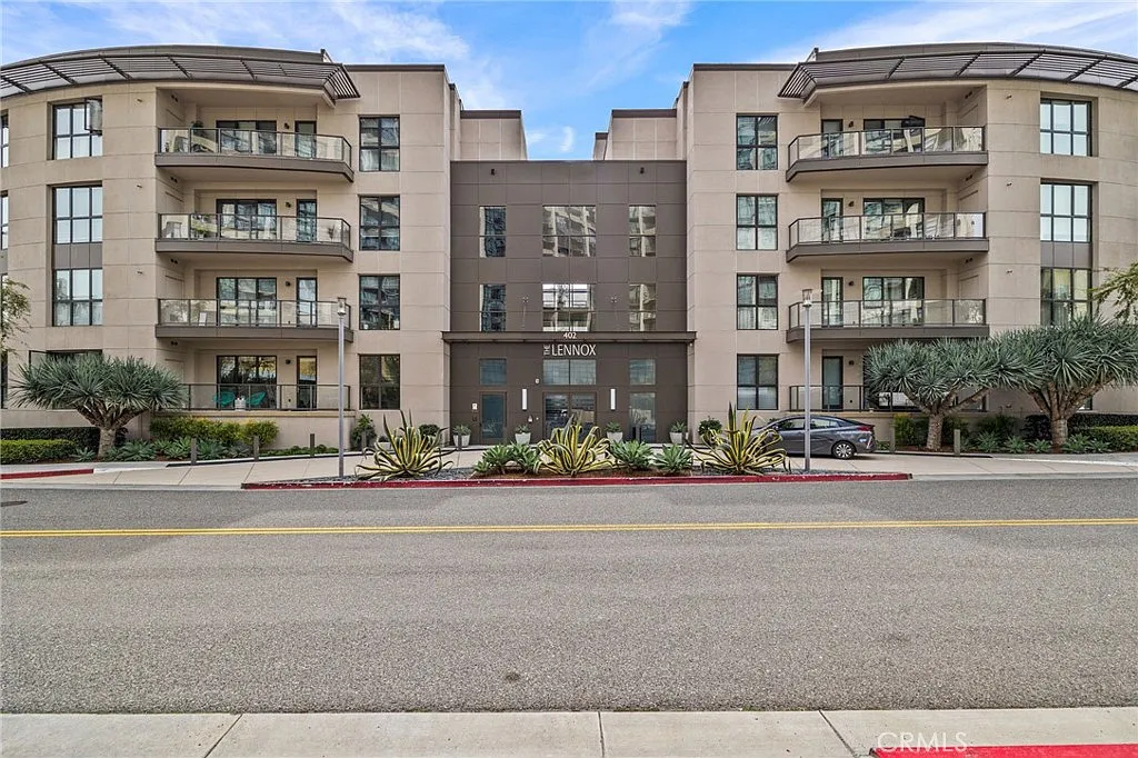 2 bed, 2.5 bath, 1917 sqft, $4,300 — Photo 1