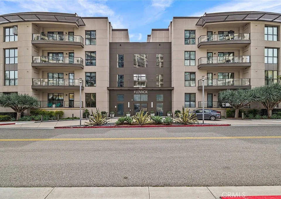 402 Rockefeller #305