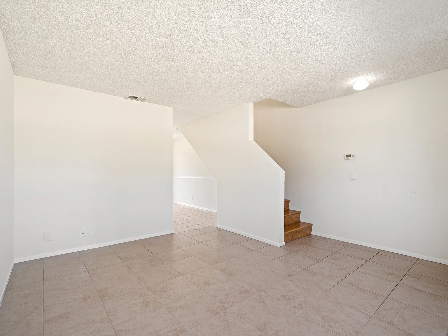 2 bed, 1.5 bath, 830 sqft, $2,550 — Photo 3