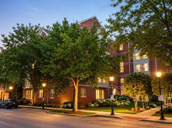 27 E Hattendorf Ave Unit 311, Roselle, IL 60172