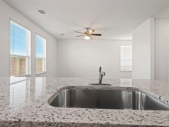 4th image of 808 Stoney Point Ln