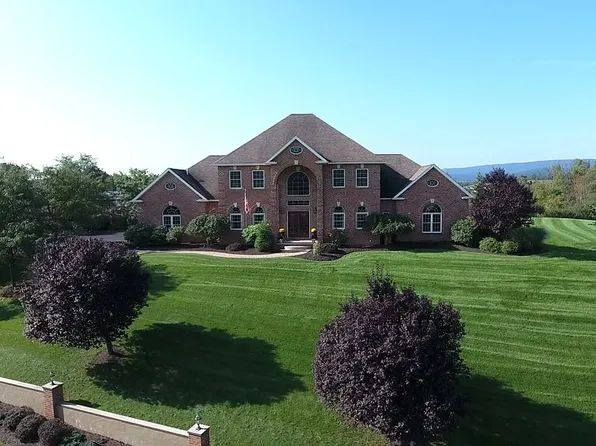 216 Hunters Pass Dr, Duncansville, PA 16635