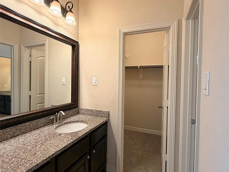 5423 Lachlan Springs Ln — Photo 33