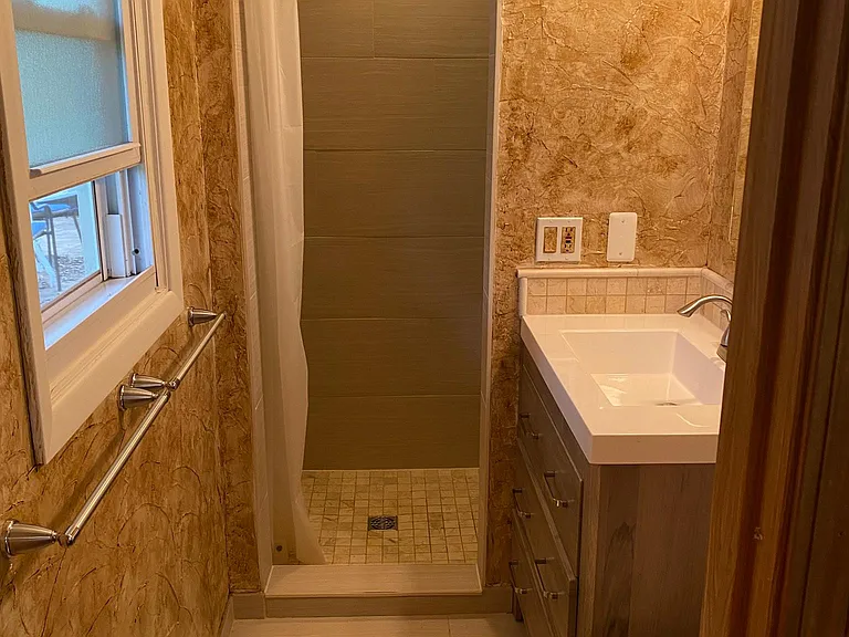 8467 Royalhaven Dr — Photo 8