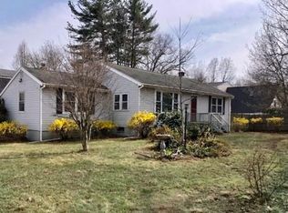 211 Lakeview Ave, Tyngsboro, MA 01879