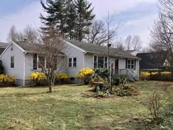 211 Lakeview Ave, Tyngsboro, MA 01879