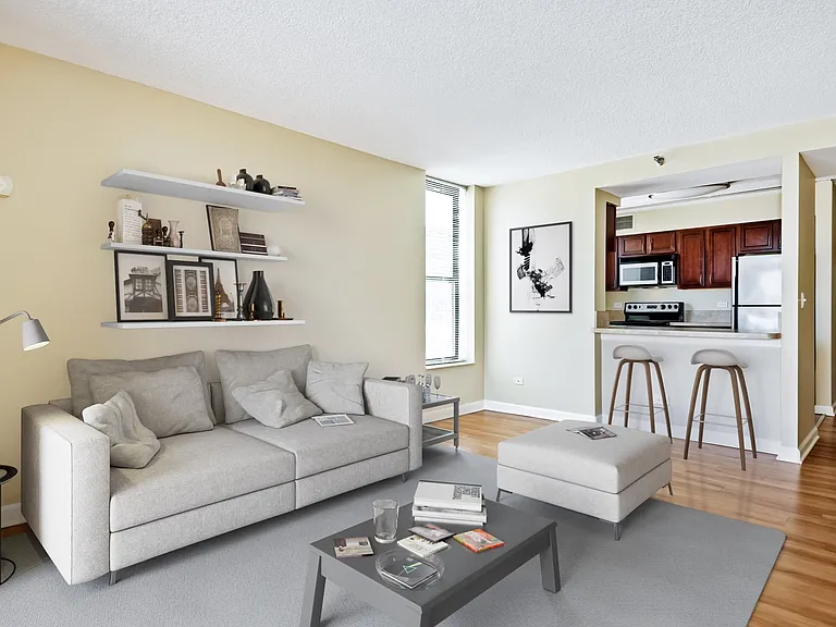 Evanston Place — Photo 1