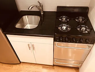 Rented by Metropolis Real Estate of Manhattan