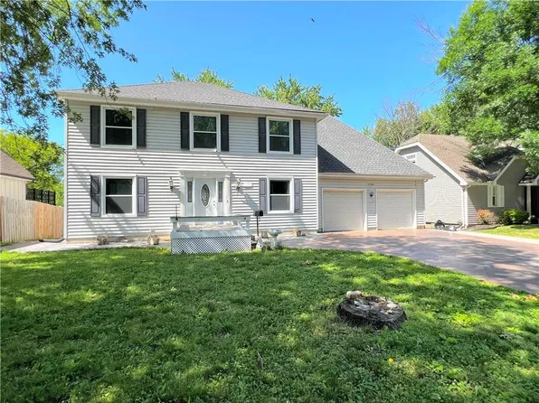 1118 E Sleepy Hollow Dr, Olathe, KS 66062