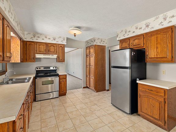 4th image of 139 Parkwood Dr