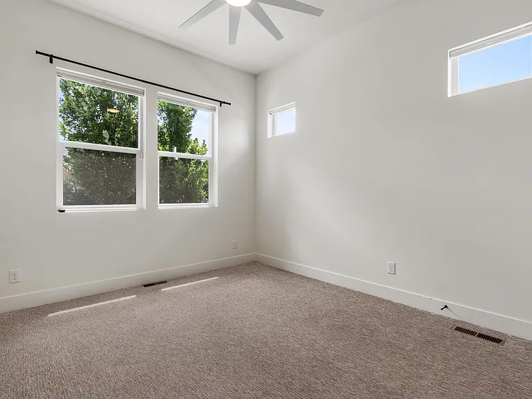 207 W Wrangler St — Photo 37