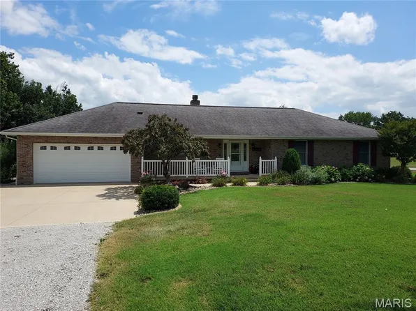 1442 Sunrise Point, Greenville, IL 62246