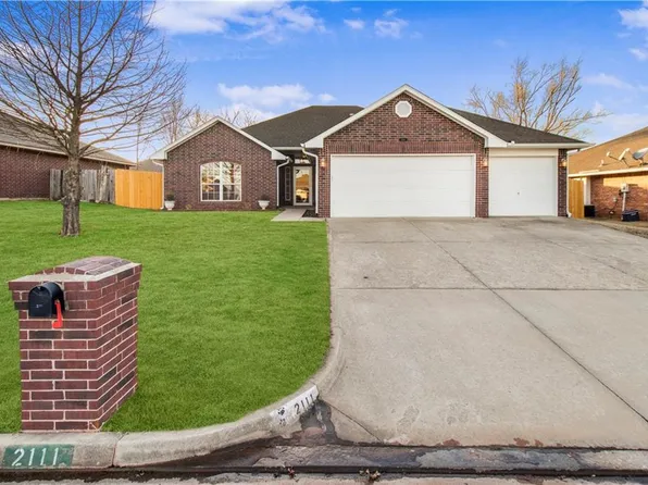 2111 Oakridge Dr, Purcell, OK 73080