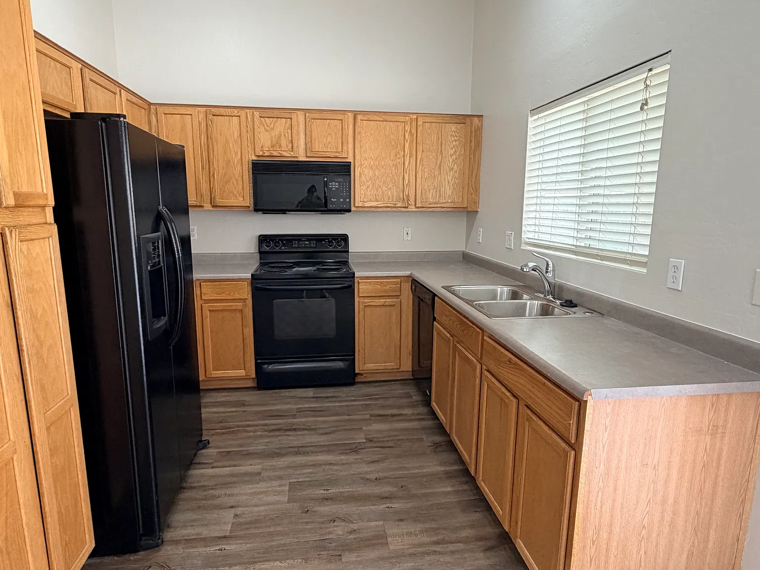 3 bed, 1204 sqft, $1,995 — Photo 4