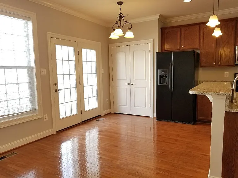643 Pullman Pl — Photo 4