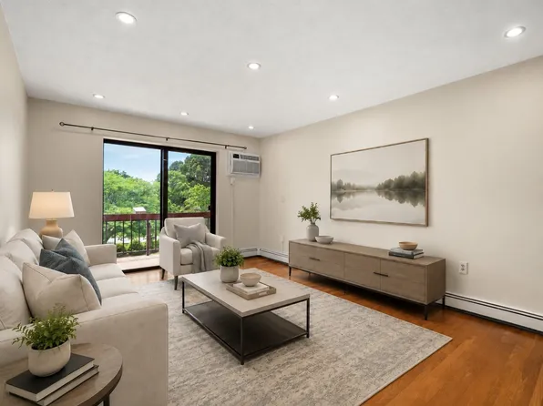 655 Saw Mill Brook Pkwy APT 20, Newton, MA 02459
