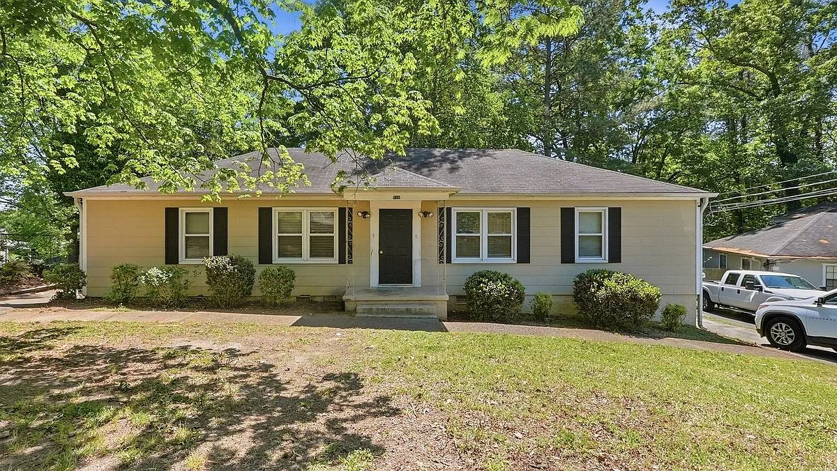 2 bed, 1.0 bath, 688 sqft, $1,200 — Photo 1