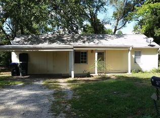 212 SW Sanneman Dr, Topeka, KS 66609