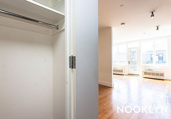 5th image of 387 Franklin Ave APT 205