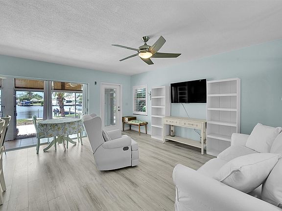 4th image of 1411 SE 9th Avenue #3