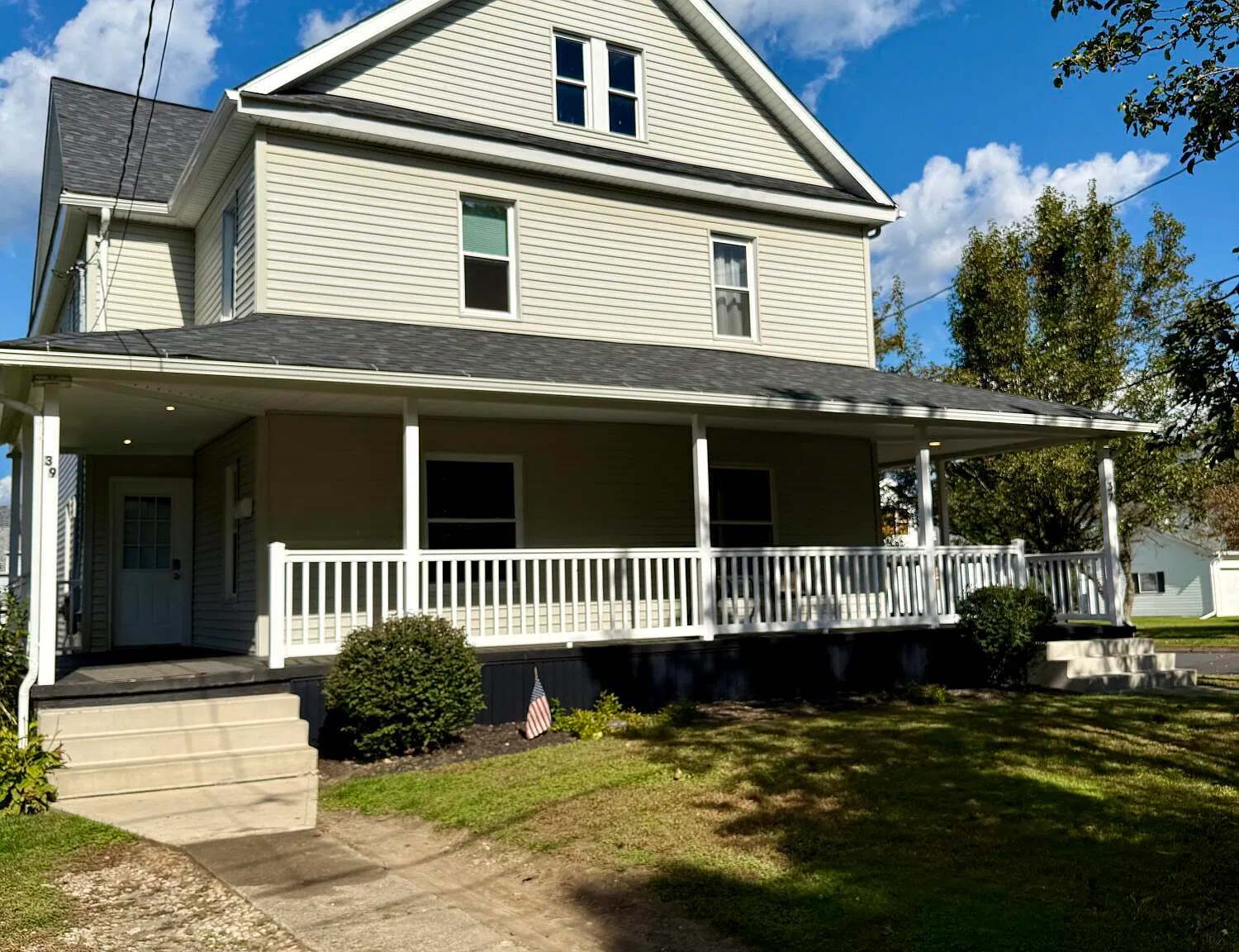 3 bed, 1.0 bath, 1542 sqft, $1,750 — Photo 2
