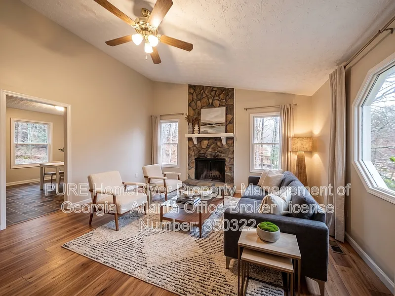3 bed, 2.0 bath, 1982 sqft, $1,695 — Photo 1