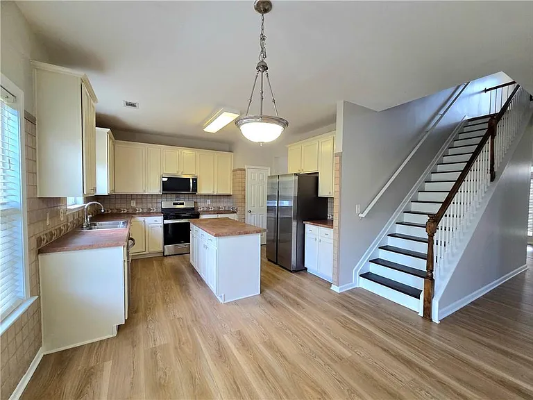 621 Roxtree Ct — Photo 7