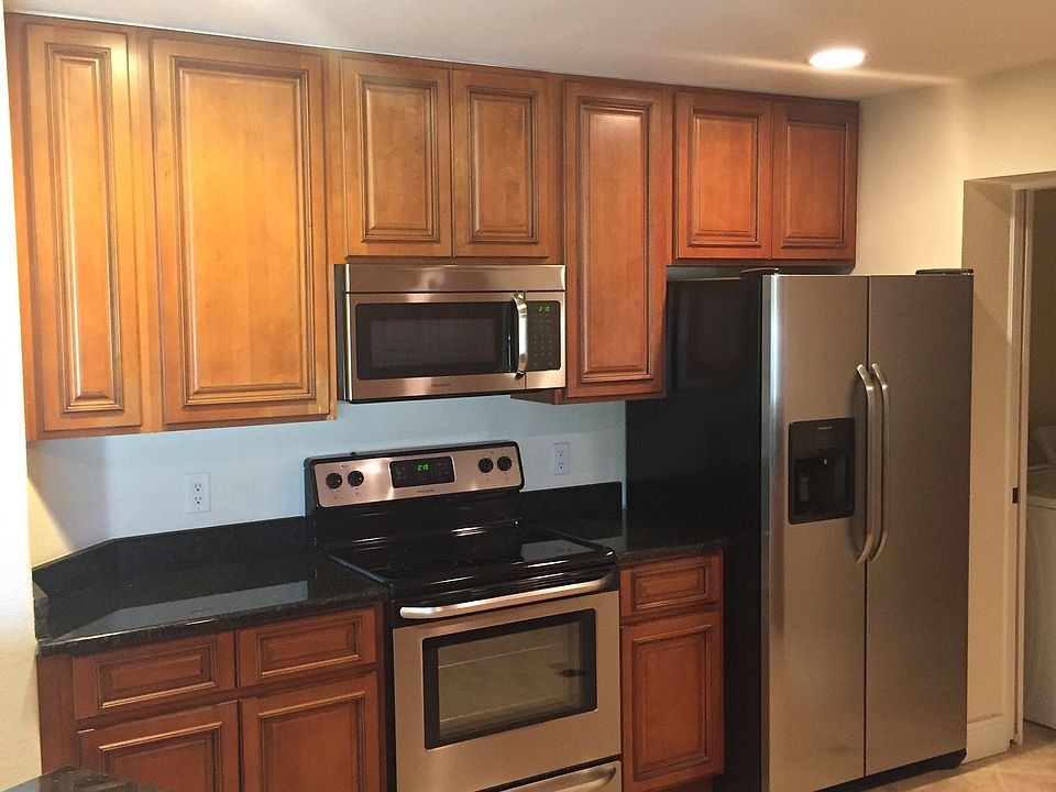 Spacious kitchen with new Stainless Steel 26 cu. ft. Refrige