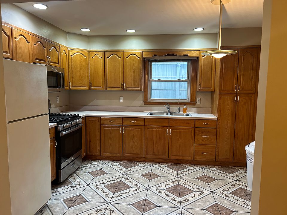 1st image of 30 E 36th St #2