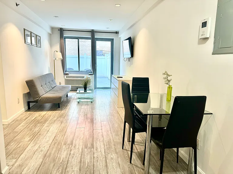 521 W 48th St #2E — Photo 3