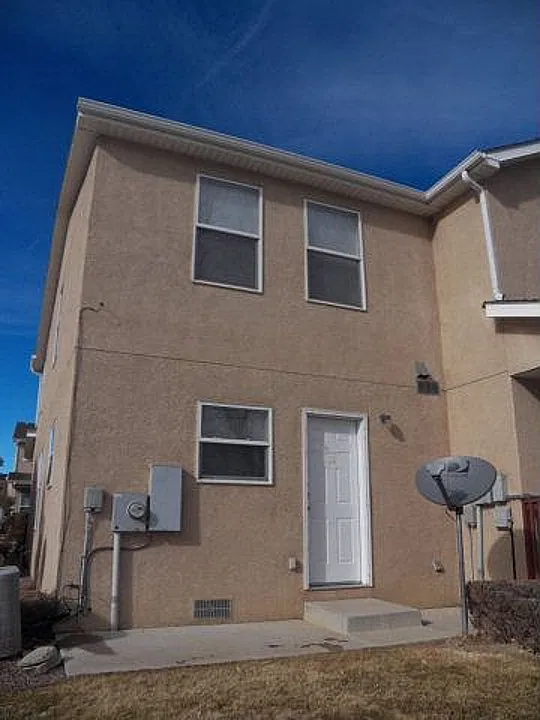 3 bed, 1280 sqft, $2,110 — Photo 4
