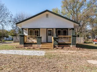 121 S 7th St, Okemah, OK 74859