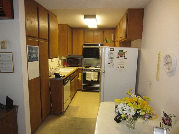 2nd image of 6350 Genesee Ave Unit 313