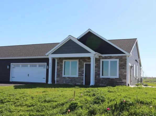 232 Watertower CIRCLE, Iron Ridge, WI 53035