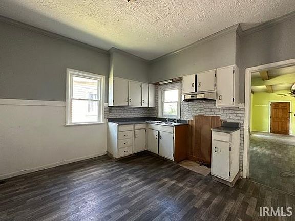 3rd image of 212 E Washington St
