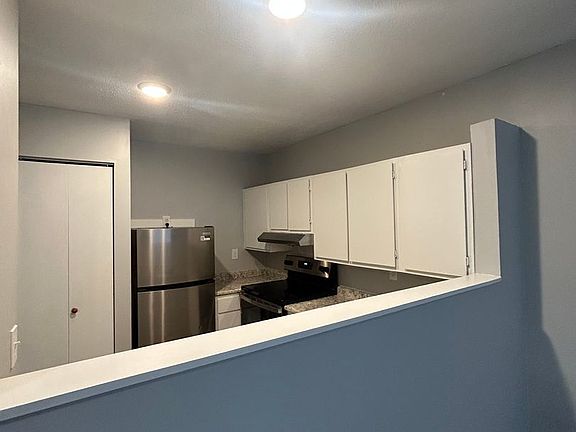 4th image of 414 W Harrison St APT 15