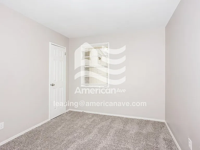 1728802_012_bedroom_12816365.jpg