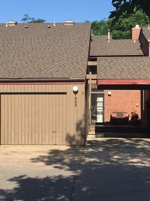 Front porch, ample parking,