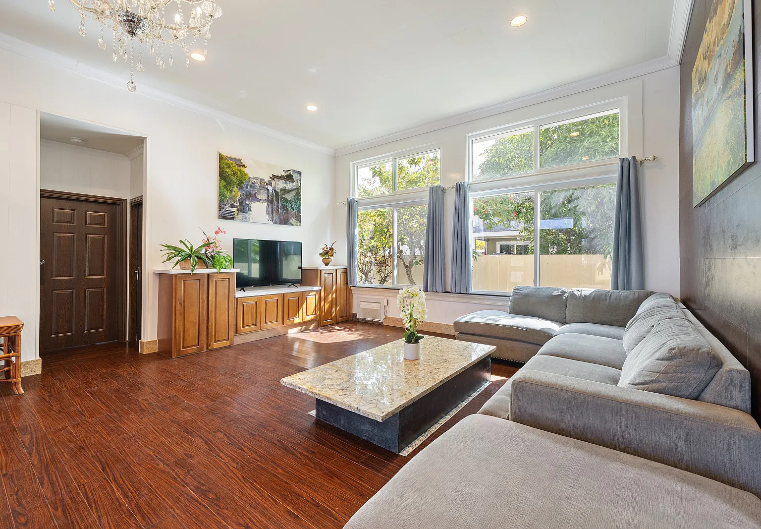 3 bed, 2000 sqft, $5,900 — Photo 4